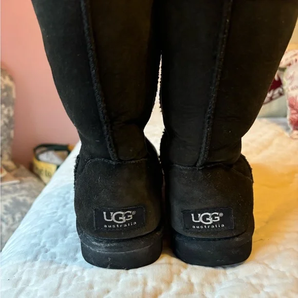 UGG Classic Short II Sz 7 Black - Picture 4 of 6